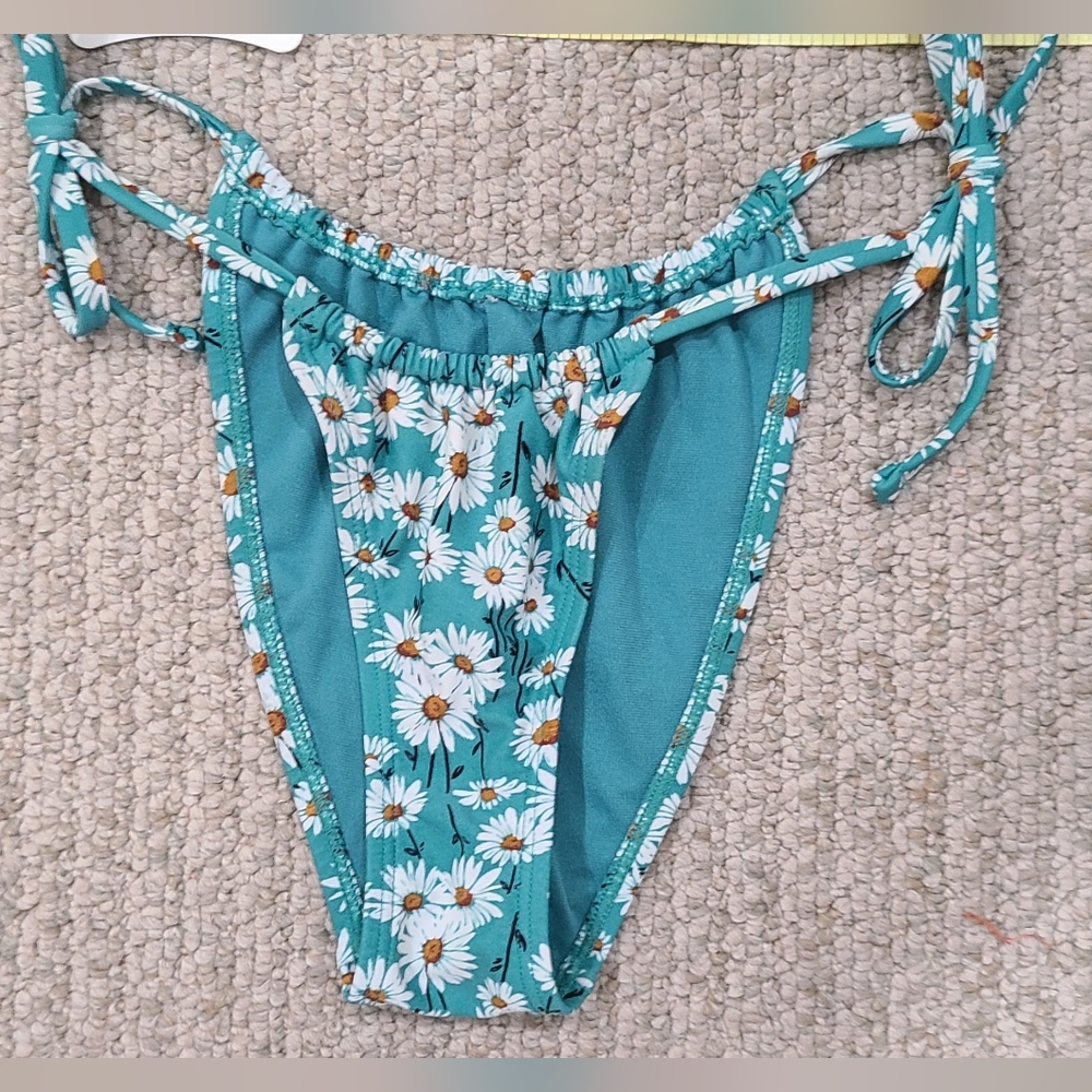Target  Daisy String Bikini Set - Picture 4 of 5
